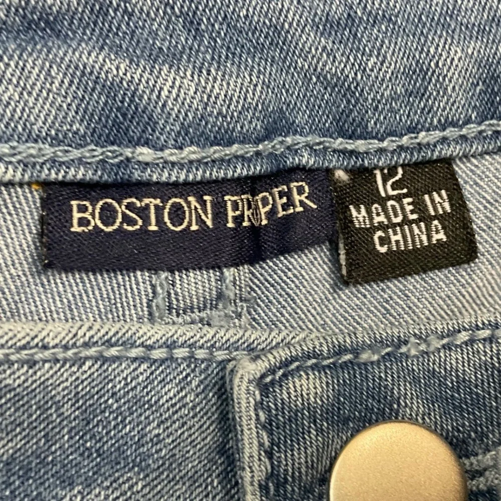 Boston Proper Embellished Floral Sequins Denim Jean Shorts Womens 12 Light Blue - Picture 3 of 8